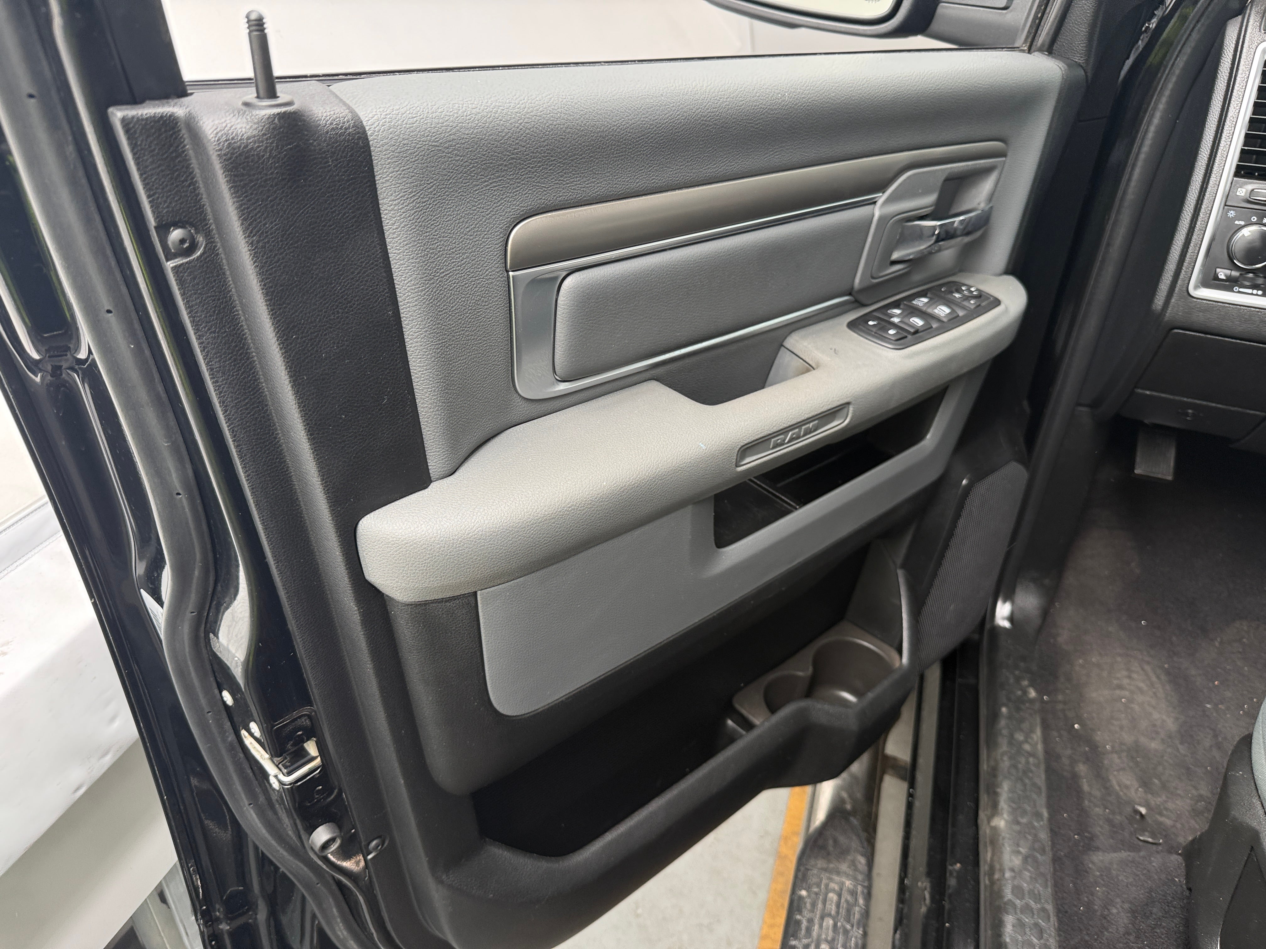 ram ram 1500 classic 2020 3C6RR7LT4LG182577 image ram ram 1500 classic 2020 3C6RR7LT4LG182577 image